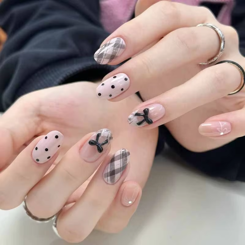 Nail Art Wedding - 24 Stück Französische Karierte Bohnenpaste Rosa