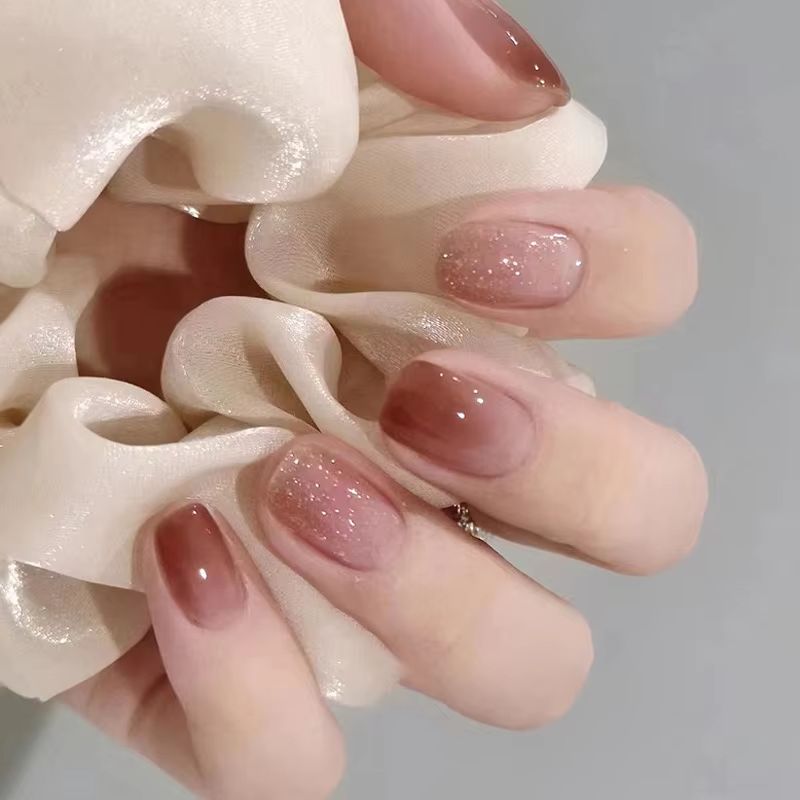 Nail Art Simple Elegant - 24 Stück einfache kurze Farbverlaufs-Nagelkunst mit