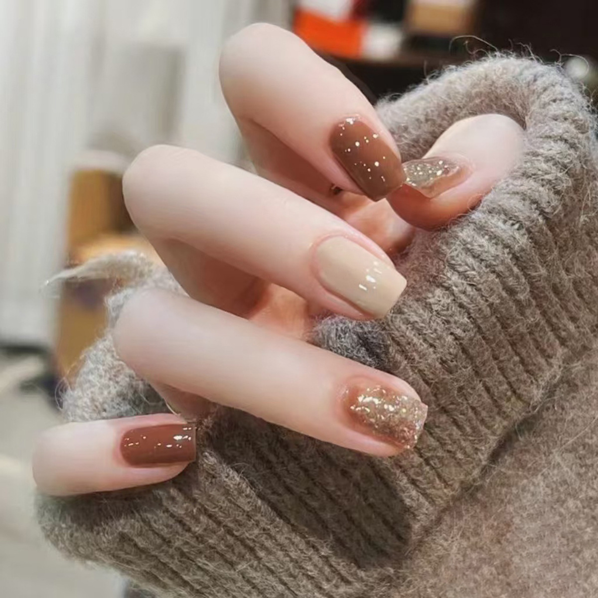 Nail Art Simple Elegant - 24 Stück Karamellbraun Ombre Glitzer Stick