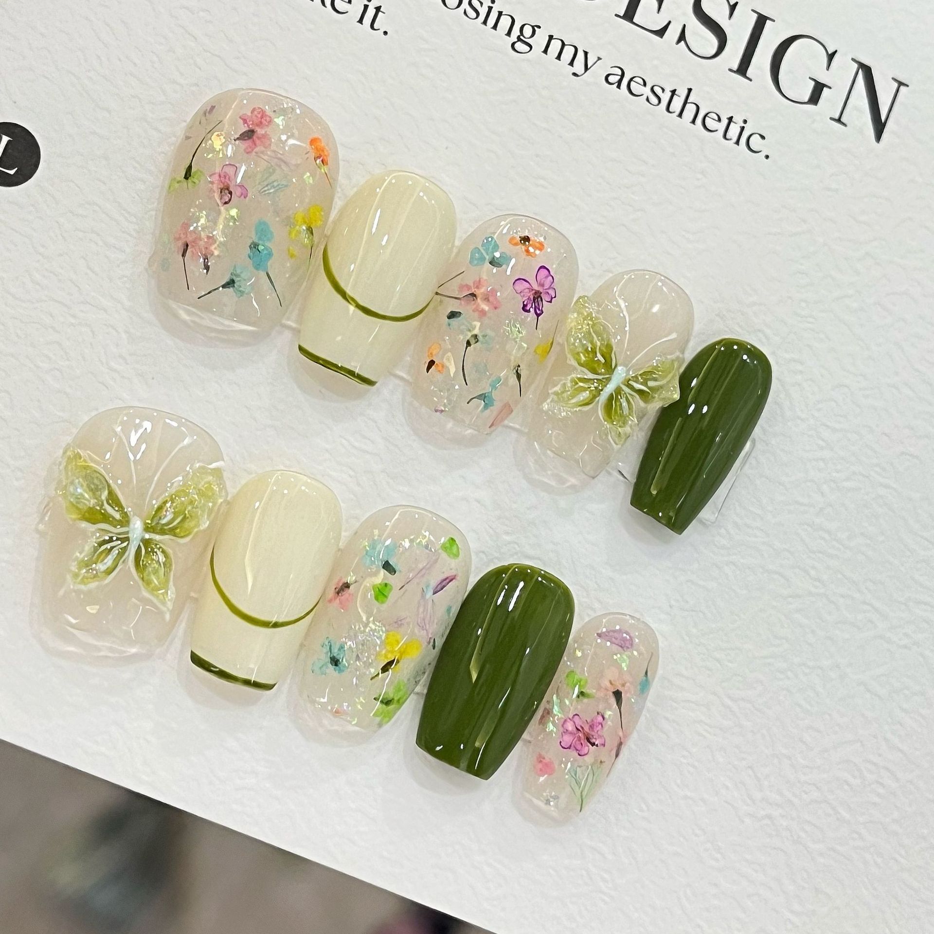 Nail Art Flower - 10 Stück Schmetterlings-Blumen-Kunstnägel, mittelgroße Sargform, Perlen-Farbverlauf,